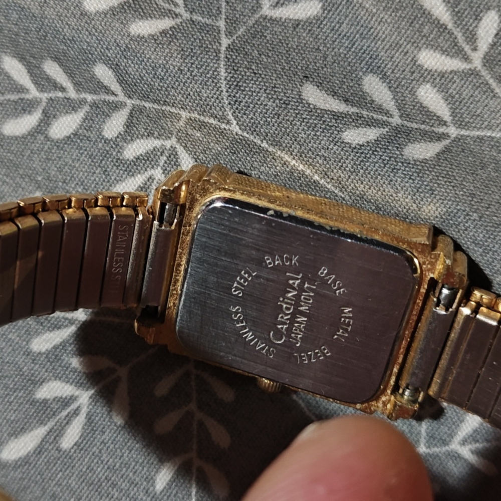 Cardinal Gold Quartz Watch - Picture 3 of 4